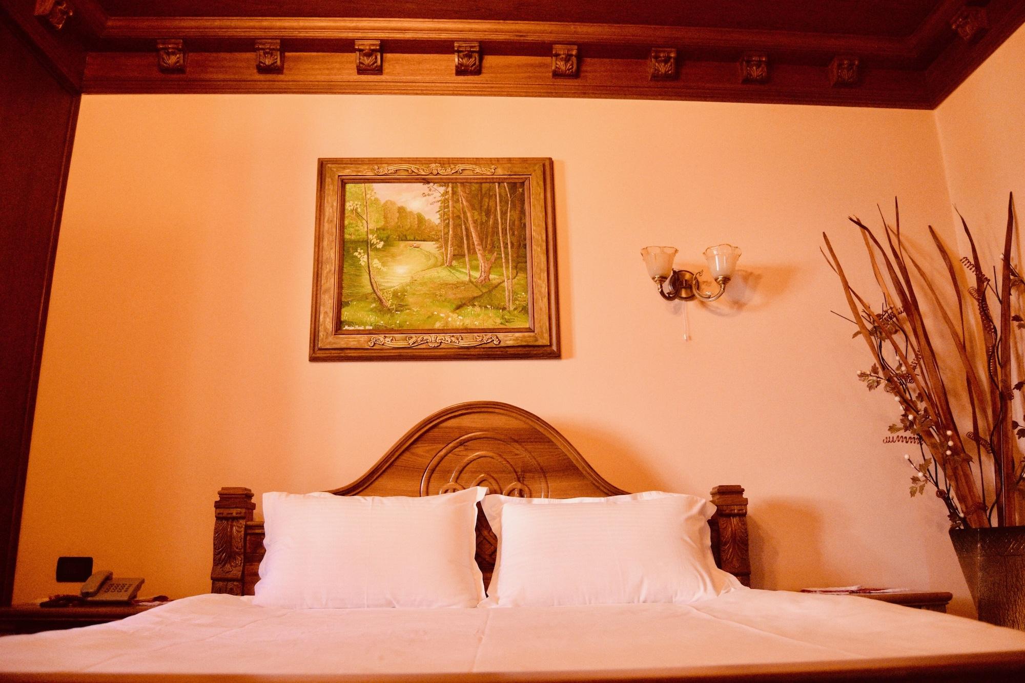 Brilant Antik Hotel ティラナ エクステリア 写真