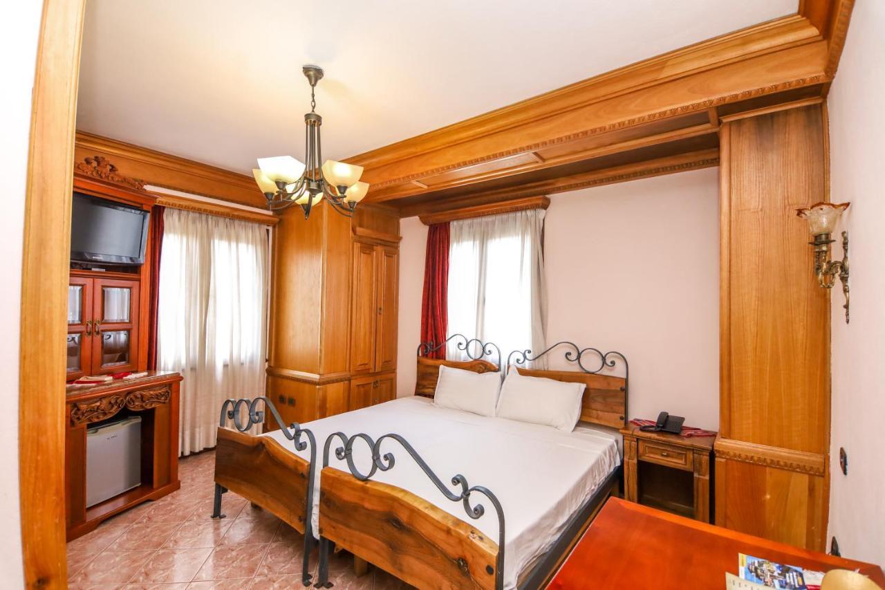 Brilant Antik Hotel ティラナ エクステリア 写真