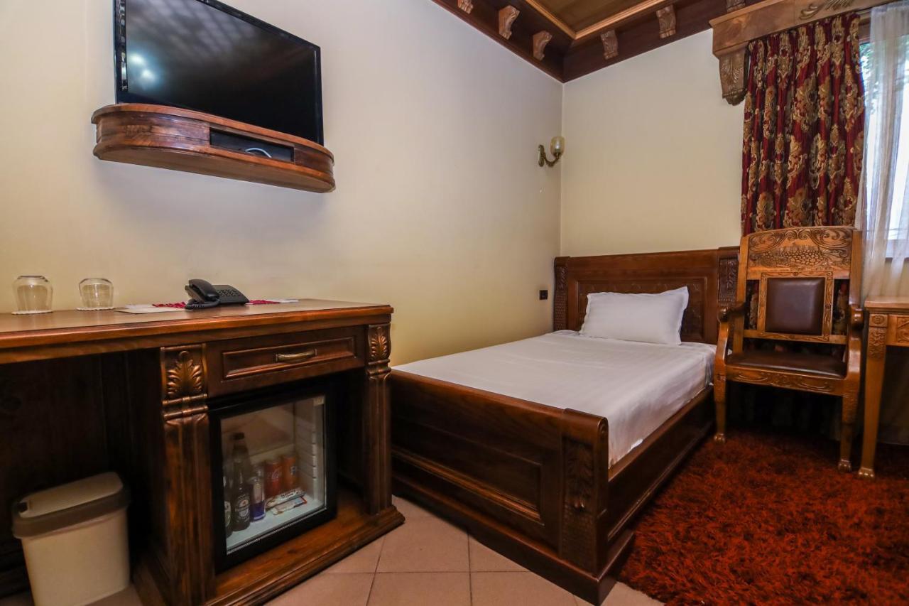 Brilant Antik Hotel ティラナ エクステリア 写真