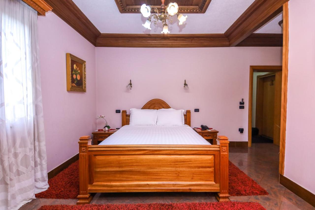 Brilant Antik Hotel ティラナ エクステリア 写真