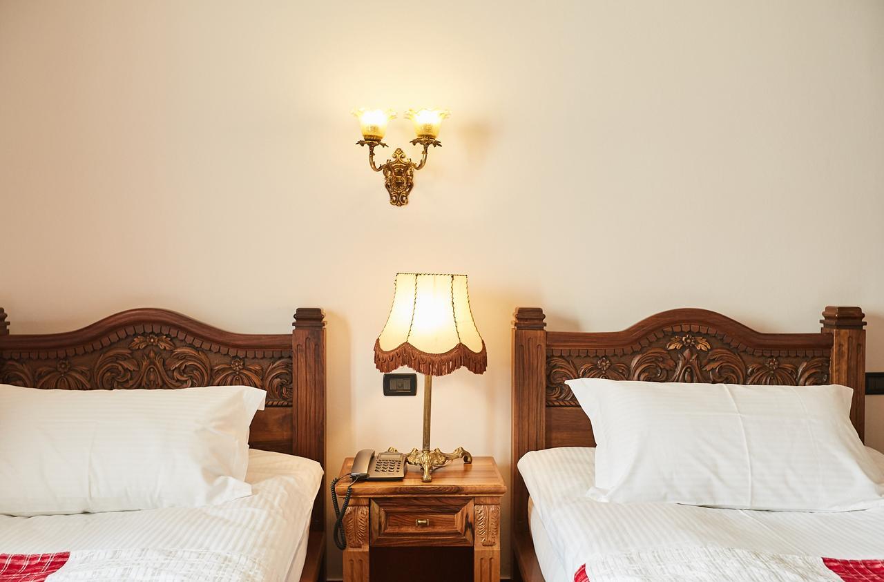 Brilant Antik Hotel ティラナ エクステリア 写真