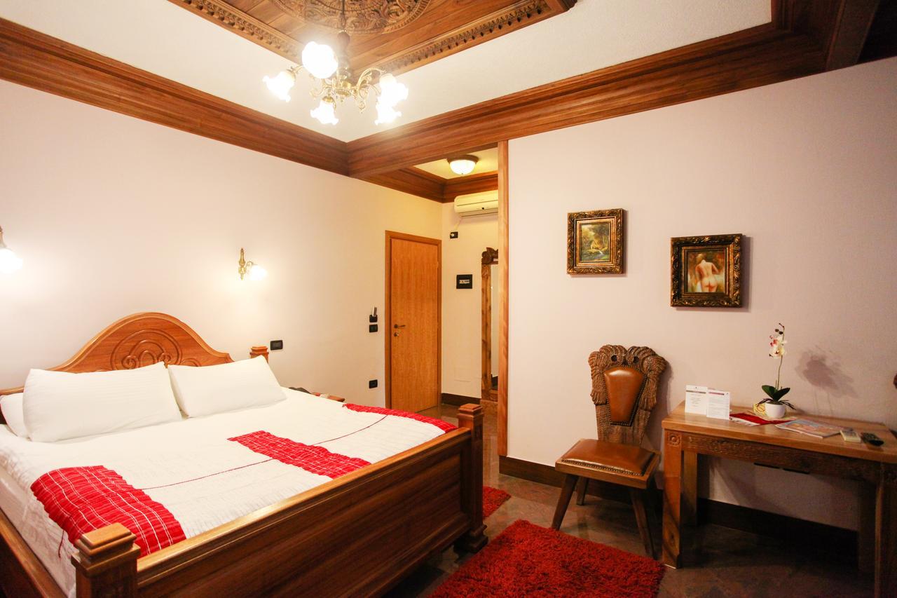 Brilant Antik Hotel ティラナ エクステリア 写真
