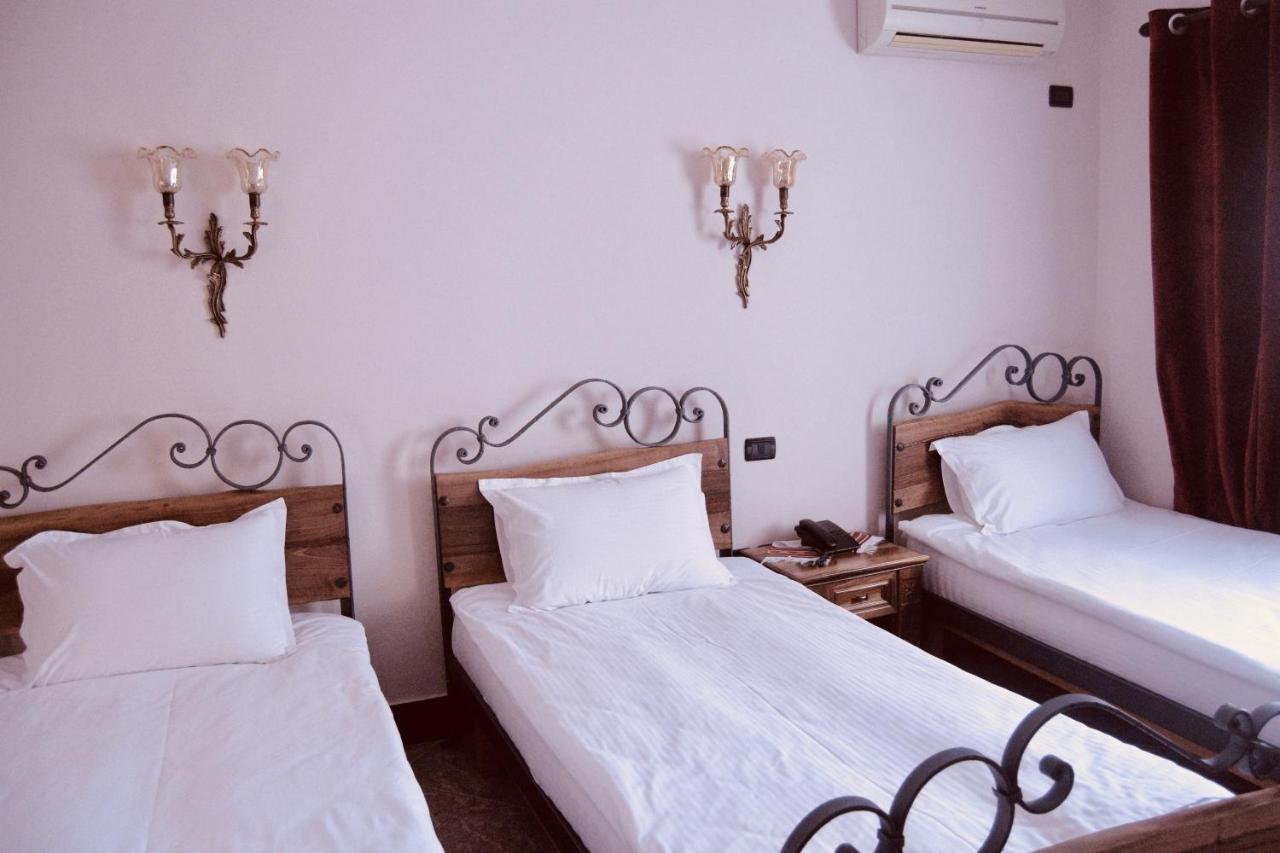 Brilant Antik Hotel ティラナ エクステリア 写真